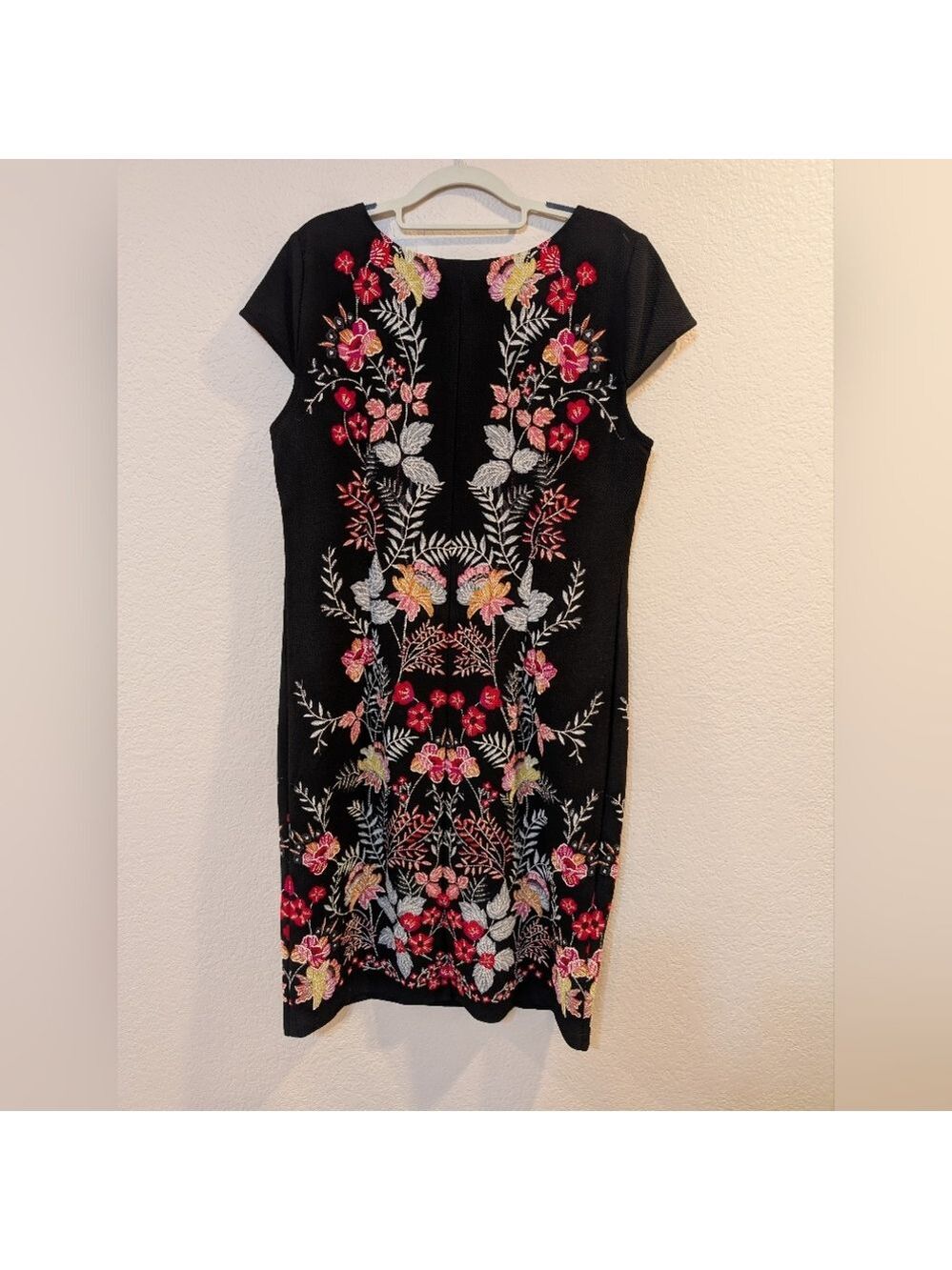 Sandra Darren Floral Dress, Capped Sleeves Size14 , Polyester/ Raised Up Print - Picture 3 of 6